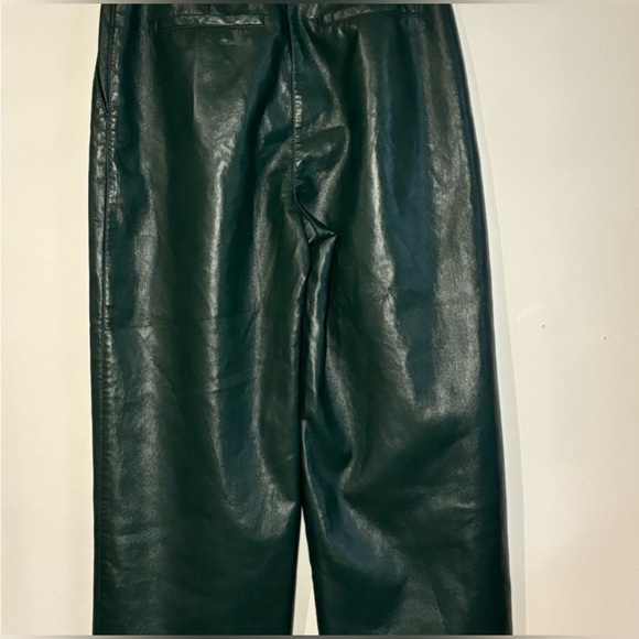 Aritzia Babaton Coney Green Faux Leather Wide
Leg Crop Pants size 10 - Picture 2 of 2